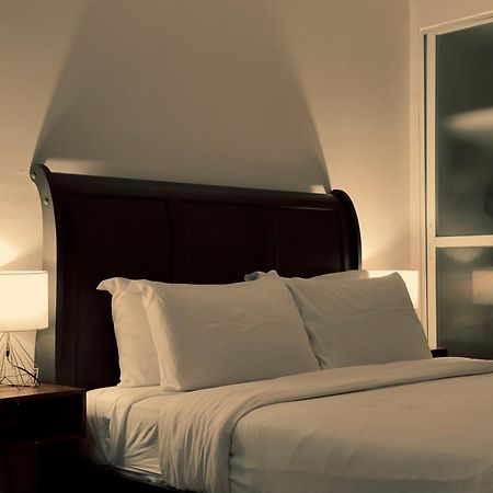 Harman Suites Moalboal Bagian luar foto