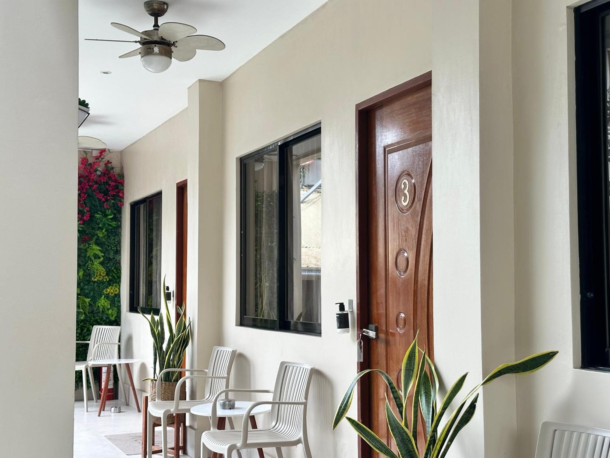 Harman Suites Moalboal Bagian luar foto