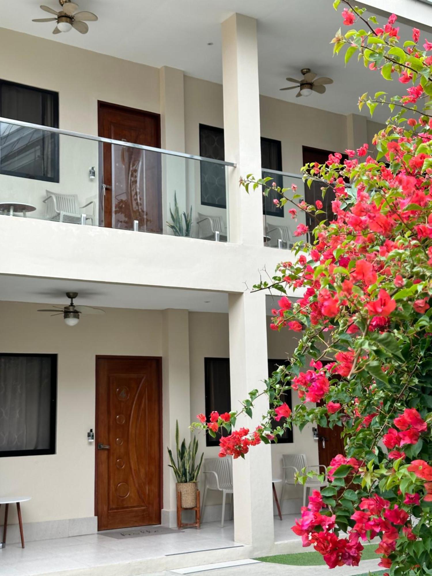 Harman Suites Moalboal Bagian luar foto